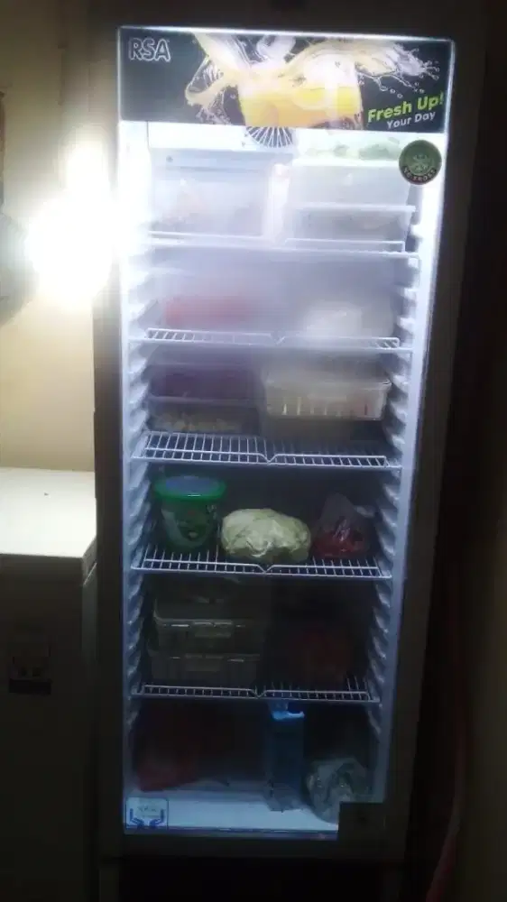 Kulkas Showcase merk RSA ukuran besar putih