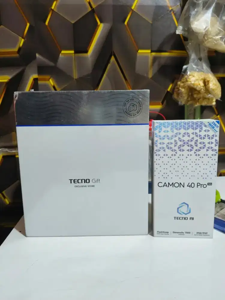 Tecno Camon 40 pro 5G, baru 6 Hari like new dapet gift box tecno segel