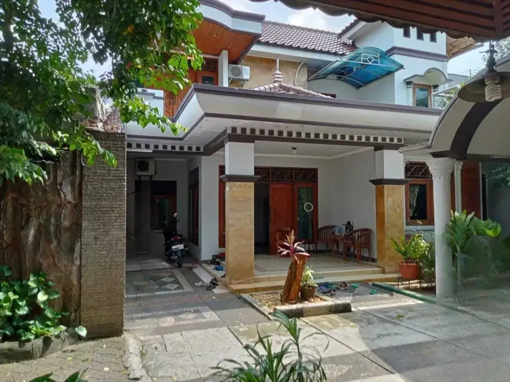 DIJUAL RUMAH DG HALAMAN LUAS DI BINTARA BEKASI BARAT