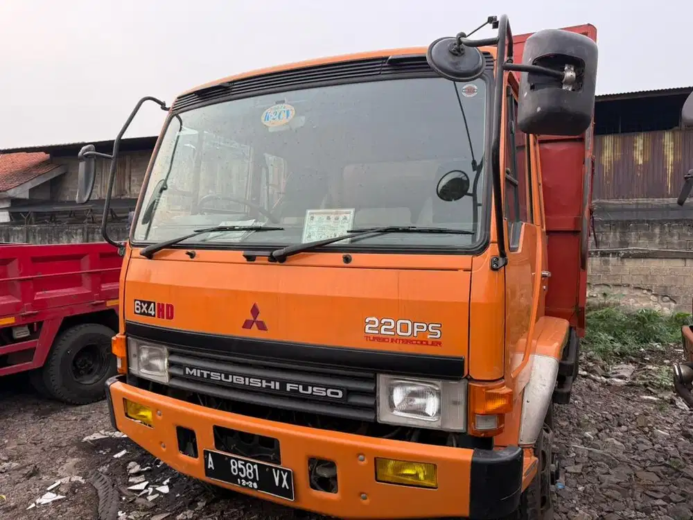 Mitsubishi Fuso Ganjo 6x4 HD bak besi Tahun 2013 KM antik 10rb