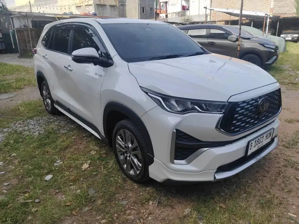 Toyota Zenix Q Hybrid th 2024 Putih km800