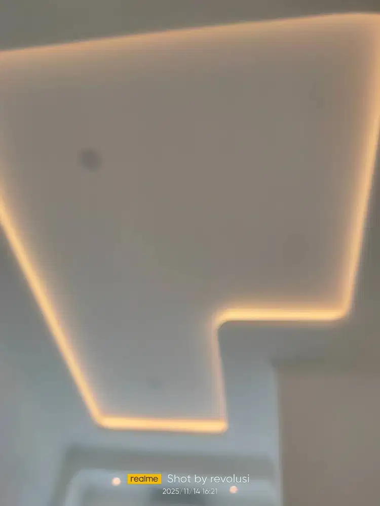 Yui Yui jasa dekor furniture kantor penyekat ruangan dan plafon gypsum