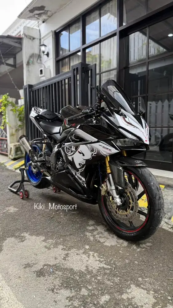 Cbr250rr abs 2017 plat R aksesoris melimpah