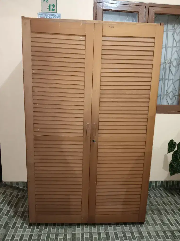 LEMARI KAYU MEREK ARINDAH FURNITURE