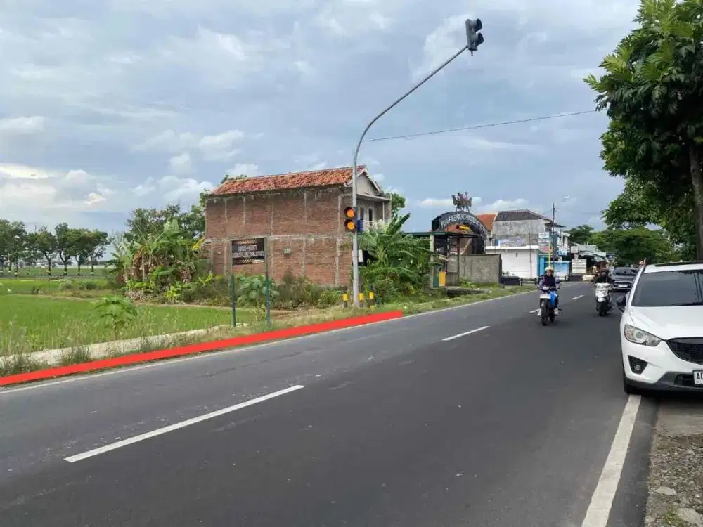 Tanah Pekarangan Tepi Jalan Raya