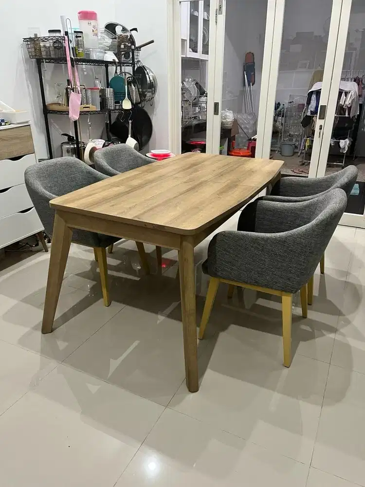 Dijual Set Meja Makan dan 4 Kursi Dekoruma Xtendable