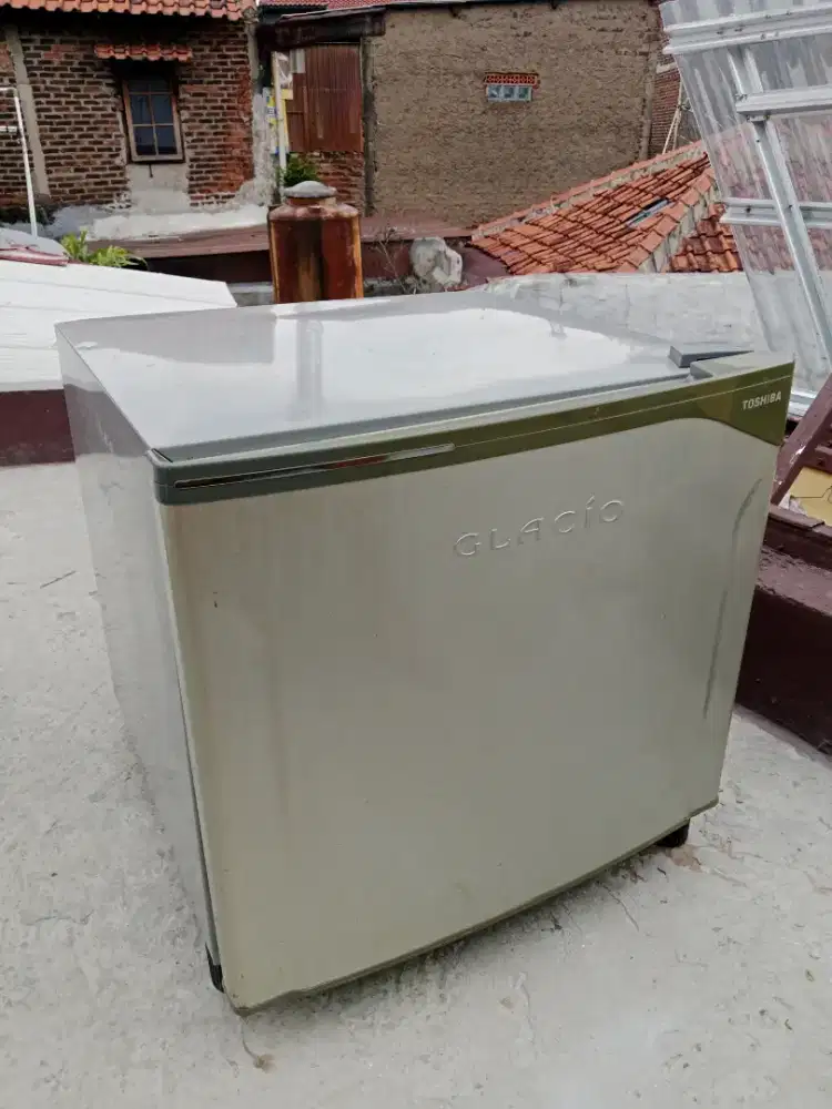 KULKAS MINIBAR TOSHIBA BIG FREEZER