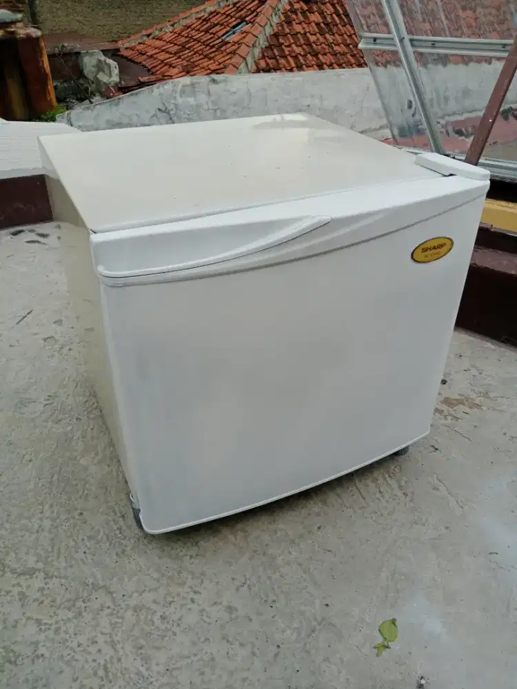 KULKAS MINIBAR SHARP BIG FREEZER