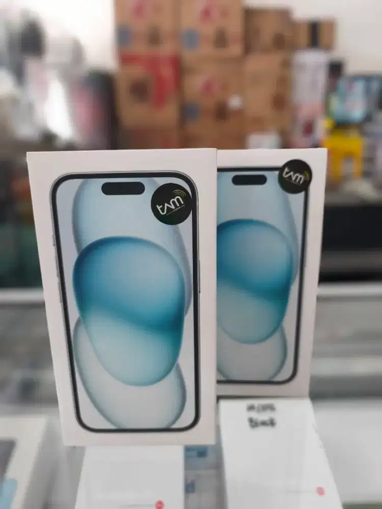 iPhone 15 biru segel