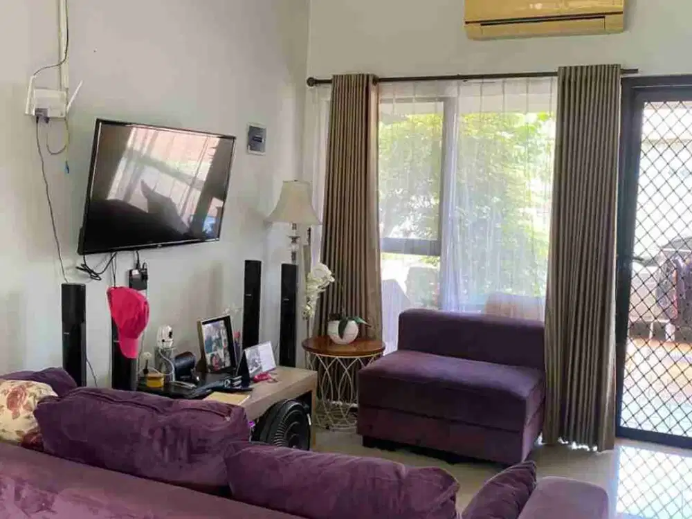 Rumah Cantik 2 lantai dekat Shila Sawangan