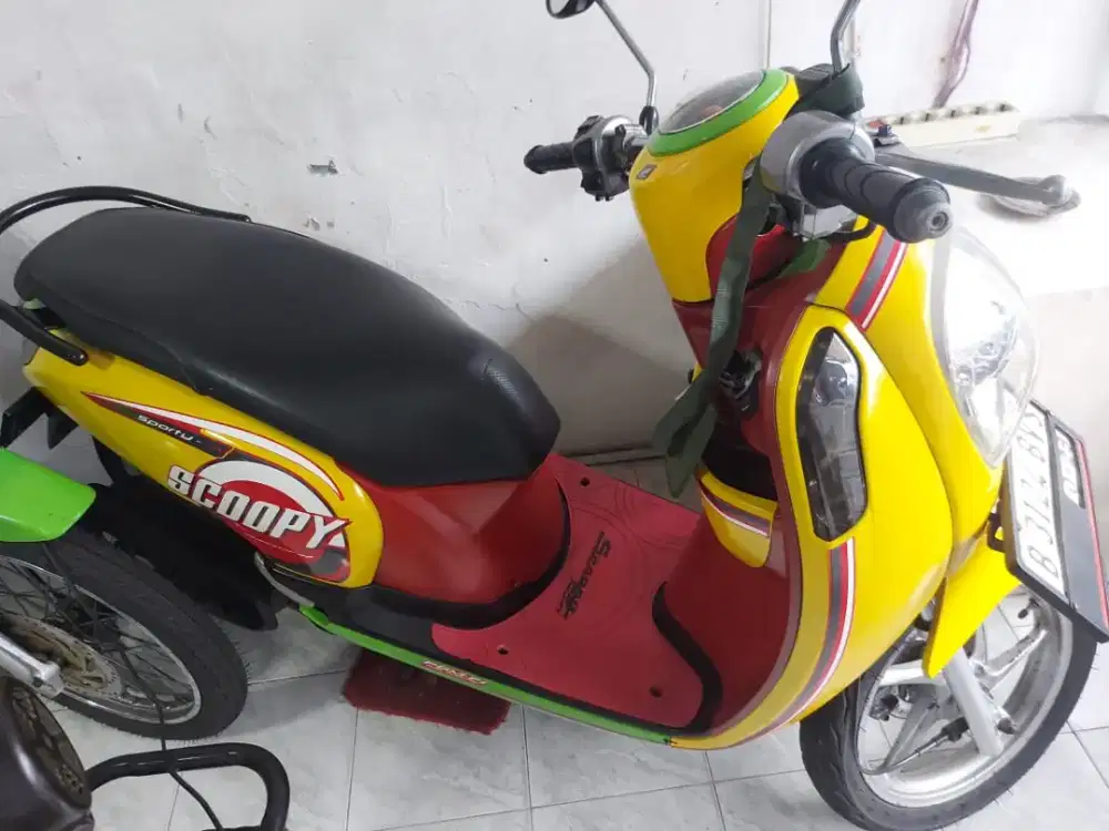 Scoopy tahun 2013 kondisi masih segar barang stnk komplit semua dan