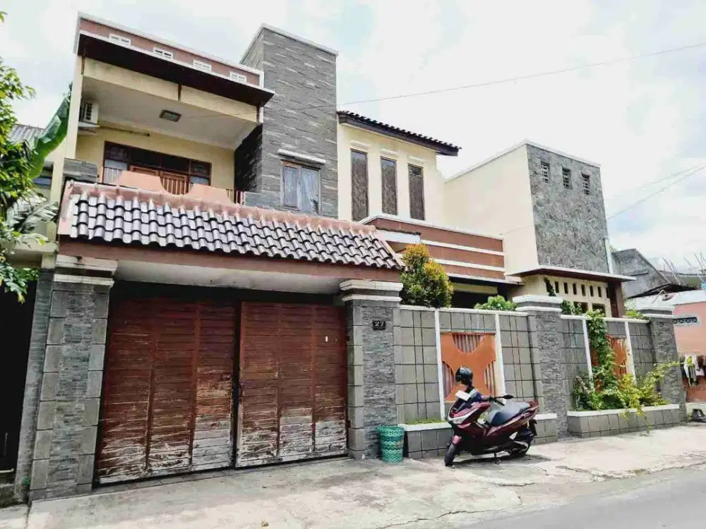 Rumah MEWAH dekat Tugu Mahkota Solo, Bulukan Colomadu Karanganyar