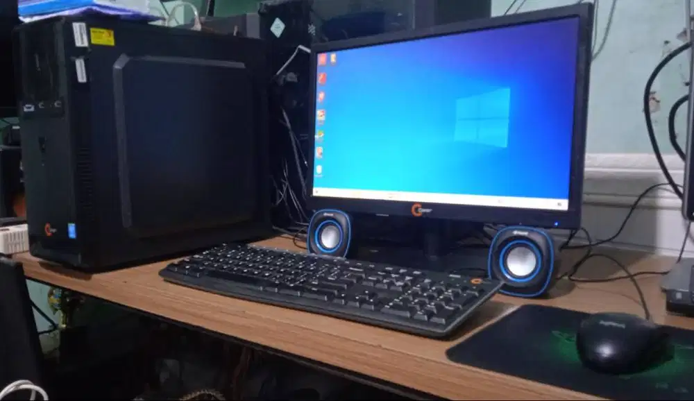 1 Set Komputer INtel core i3 gen 4 + layar 19inch