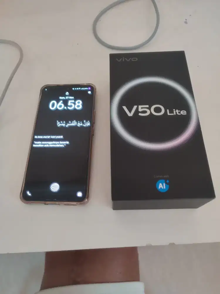 Vivo V50 Lite 8+8/256 Warna Gold