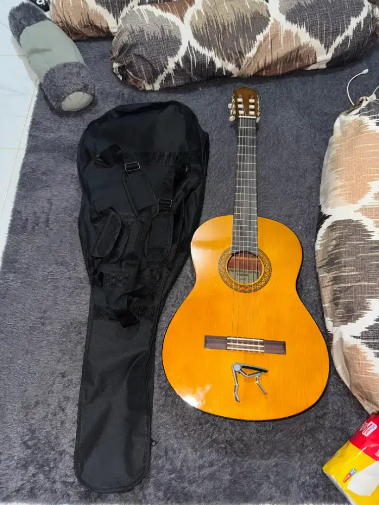 Yamaha CM40 Gitar Klasik Akustik Original Second Free Capo + Tas