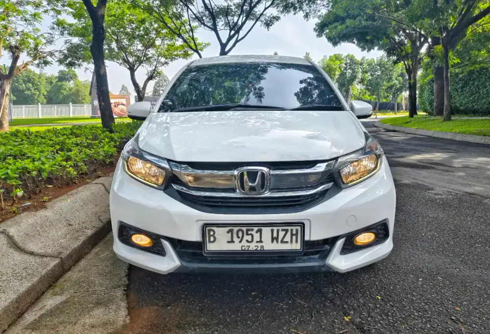 Mobilio E Cvt Thn 2018 Tangan 1