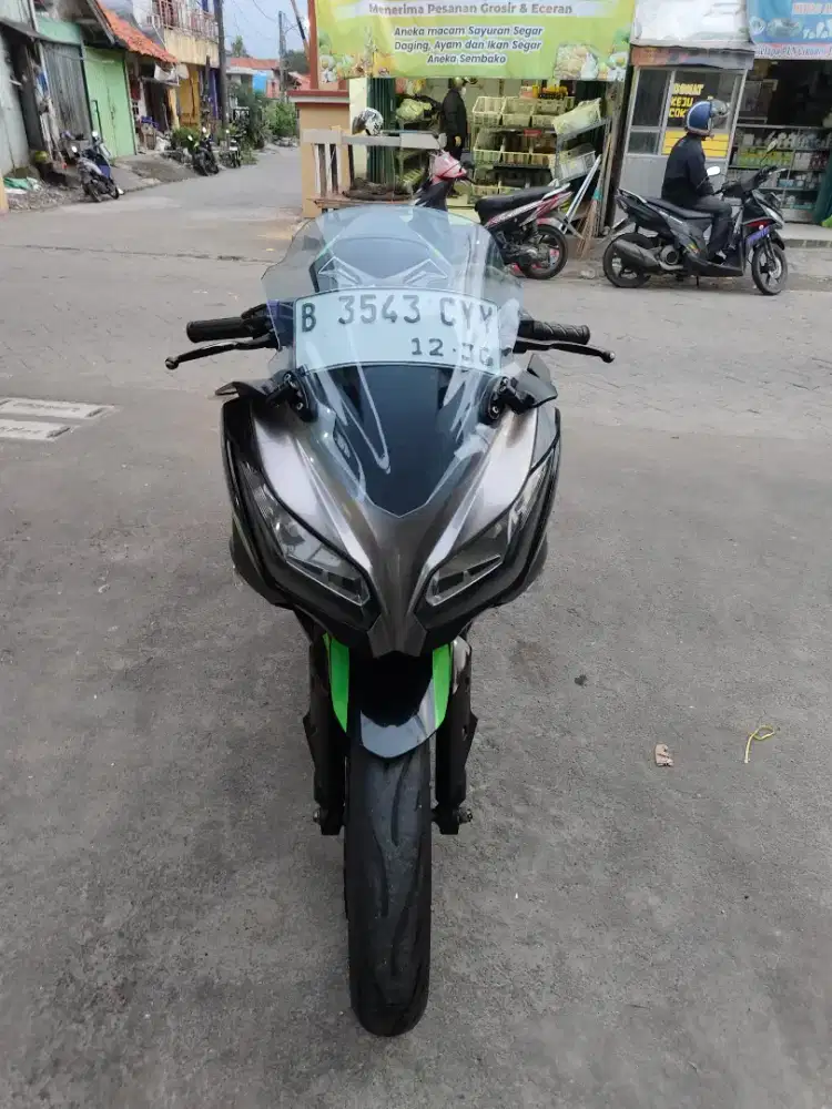 x ada yng berminat ninja 5 tk dua selinder sangt mah gbuus kondsinya