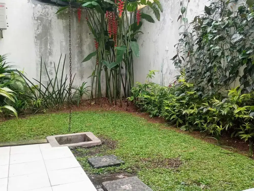 Rumah Bagus dalam Komplek di Lebak Bulus, cukup jalan kaki ke stasiun MRT Lebak Bulus.