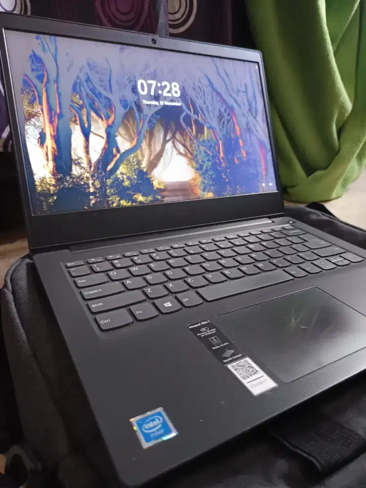 Laptop lenovo celeron N4020 4GB 256GB