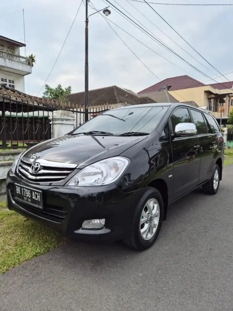 Toyota Kijang Innova 2.0 E+ Manual 2011