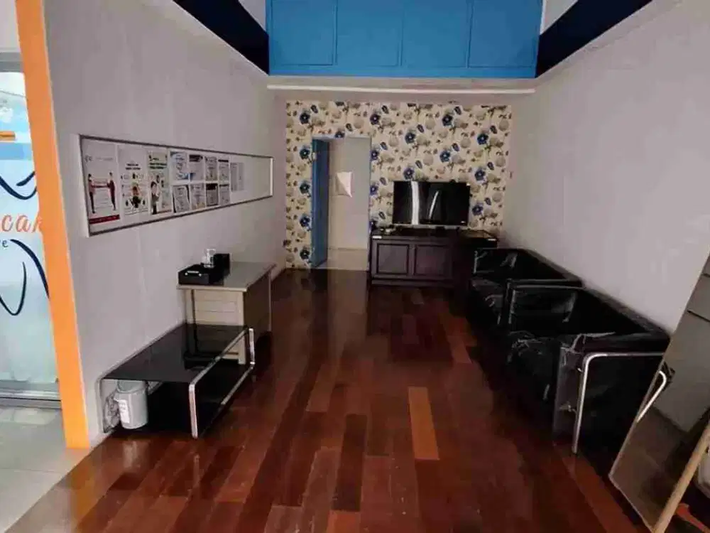 Disewakan Rumah Luas Pinggir Jalan cocok untuk usaha di Rawamangun