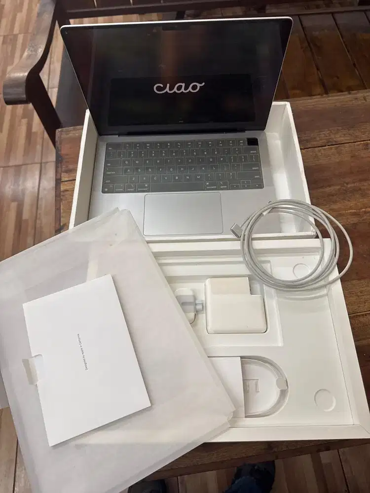 Jual cepat: Macbook Pro 14, M1 Pro, 1TB, 16Gb, 15jt