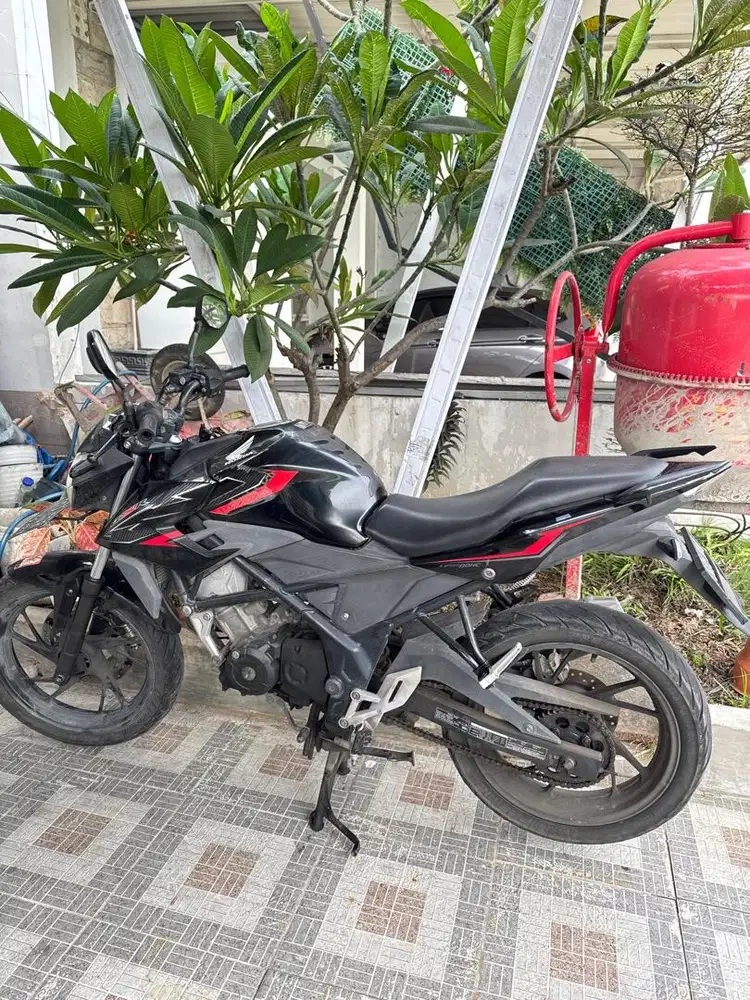 Dijual CB 150 R 2017 Mesin Normal