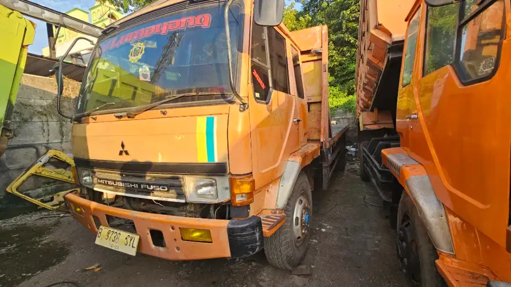 Mitsubishi fuso 220 ps dumptruk engkel 6roda  tahun 2010