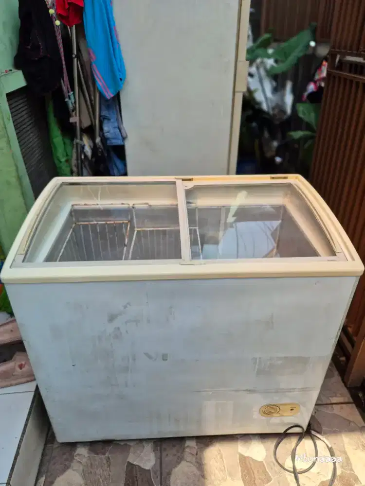 Freezer sliding door merk Frigigate 200 L