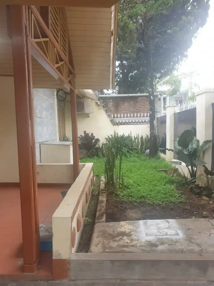 Rumah kokoh lokasi favorit di turangga dekat asmarandana