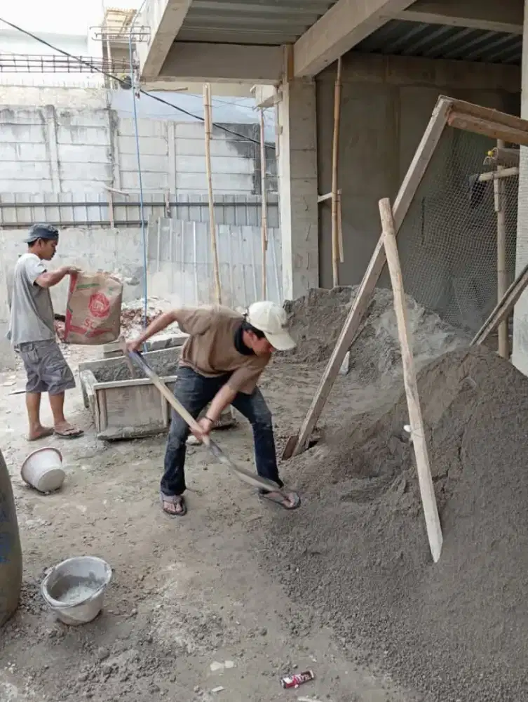 Tukang bangunan dan renovasi rumah.
