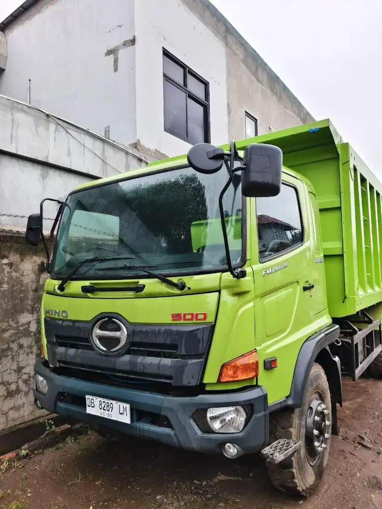 Hino 500 FM260JD dump truck like new