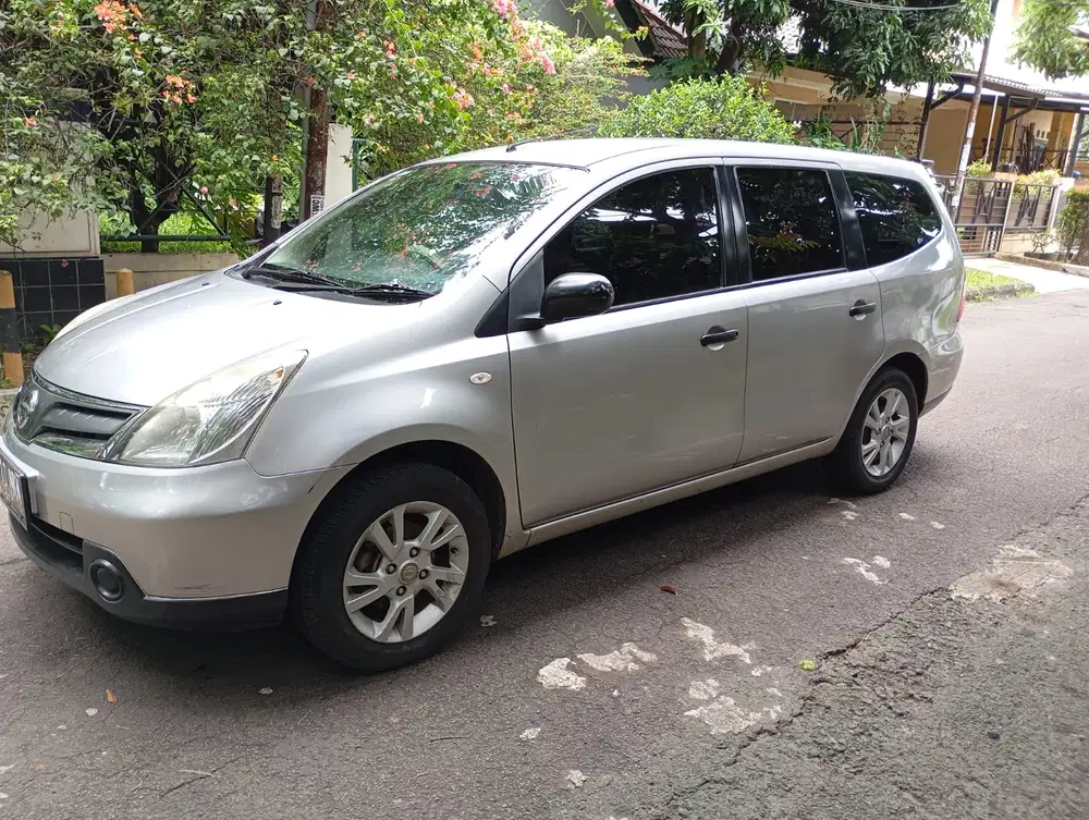 Nissan Grand livina 2012 Bensin