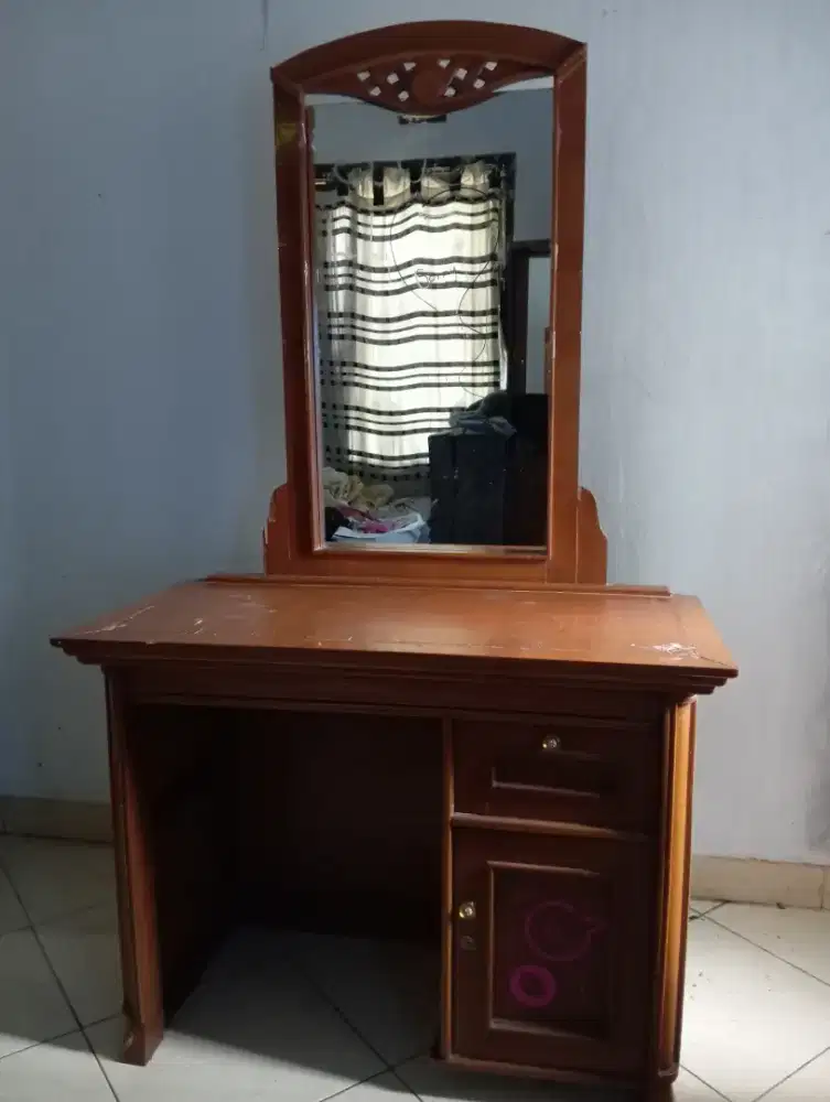 Meja RIAS kayu cantik bersahaja