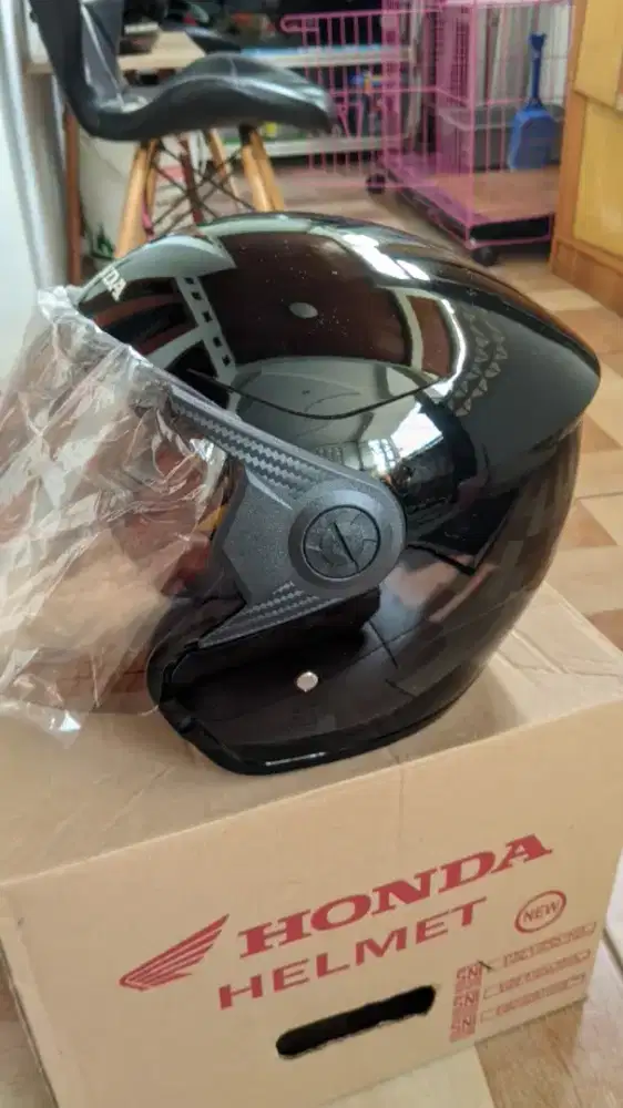 Helm ADV bawaan dealer Honda