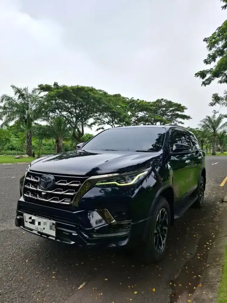 Fortuner VRZ 2.8 GR Sport 2022 AT Hitam Diesel 4x2 TRD Solar Matic