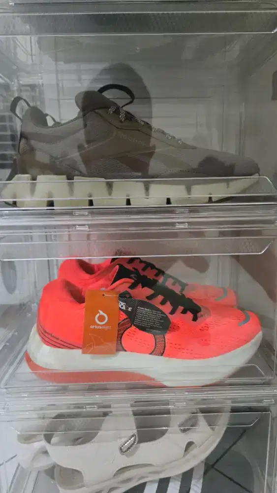 Sepatu Ortus hypersonic carbon plate