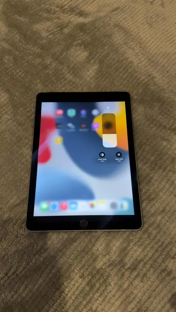 Dijual Ipad air 2 Grey 64GB Celuler wifi Resmi Ibox