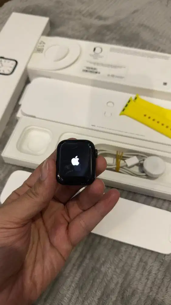 Dijual Apple Watch 7 Black 41mm Lengkap