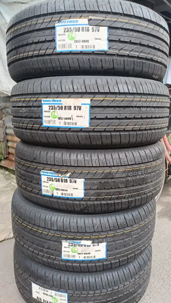 Di jual ban Toyo 235/50/18