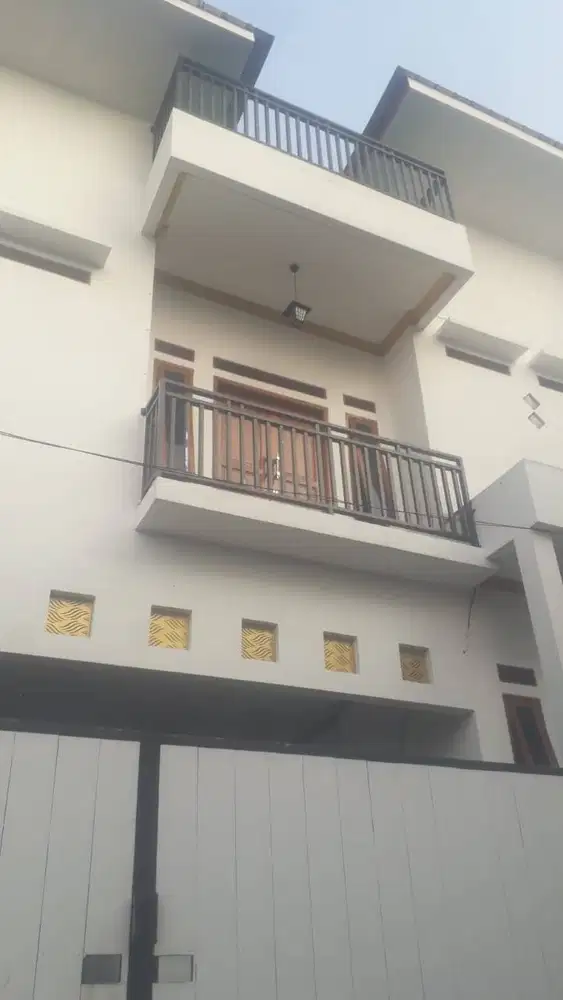 Dijual Rumah Lingkungan Asri Religius111