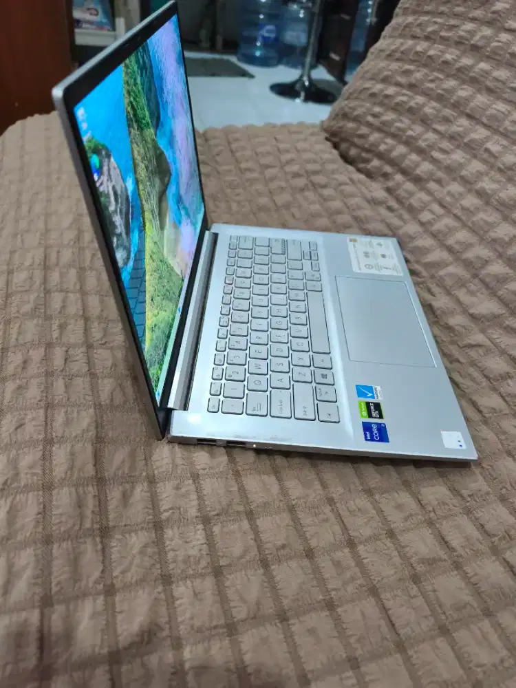 ASUS Vivobook Pro 14 OLED, Core i7 11370H, Ram 8 SSD 512GB,GTX 1650