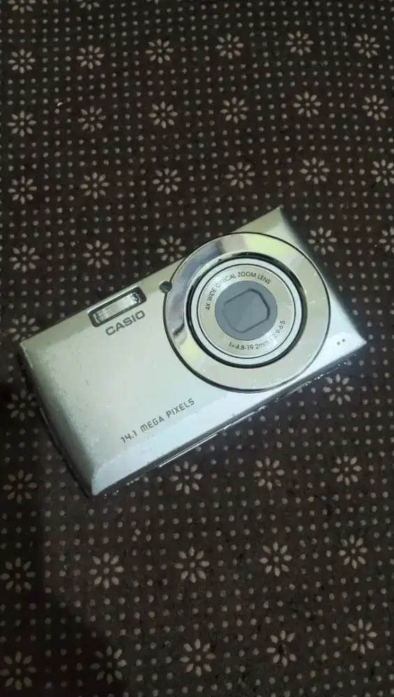 Camera digital Casio 14 mp