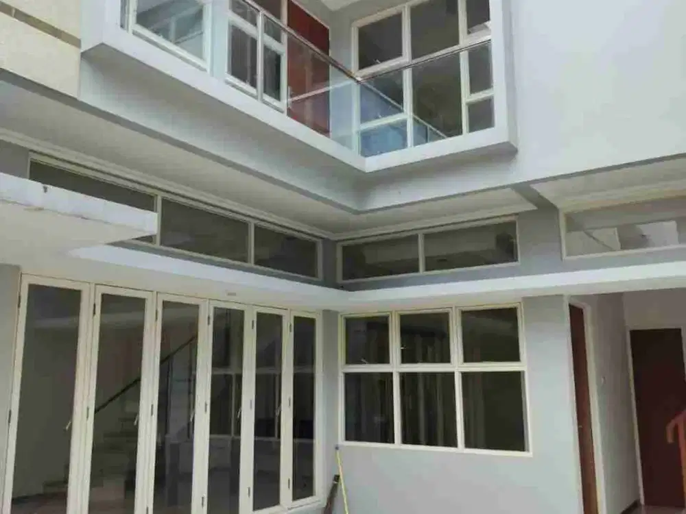Rumah Townhouse Dekat Paragon Mall Mangkubumen Banjarsari Solo