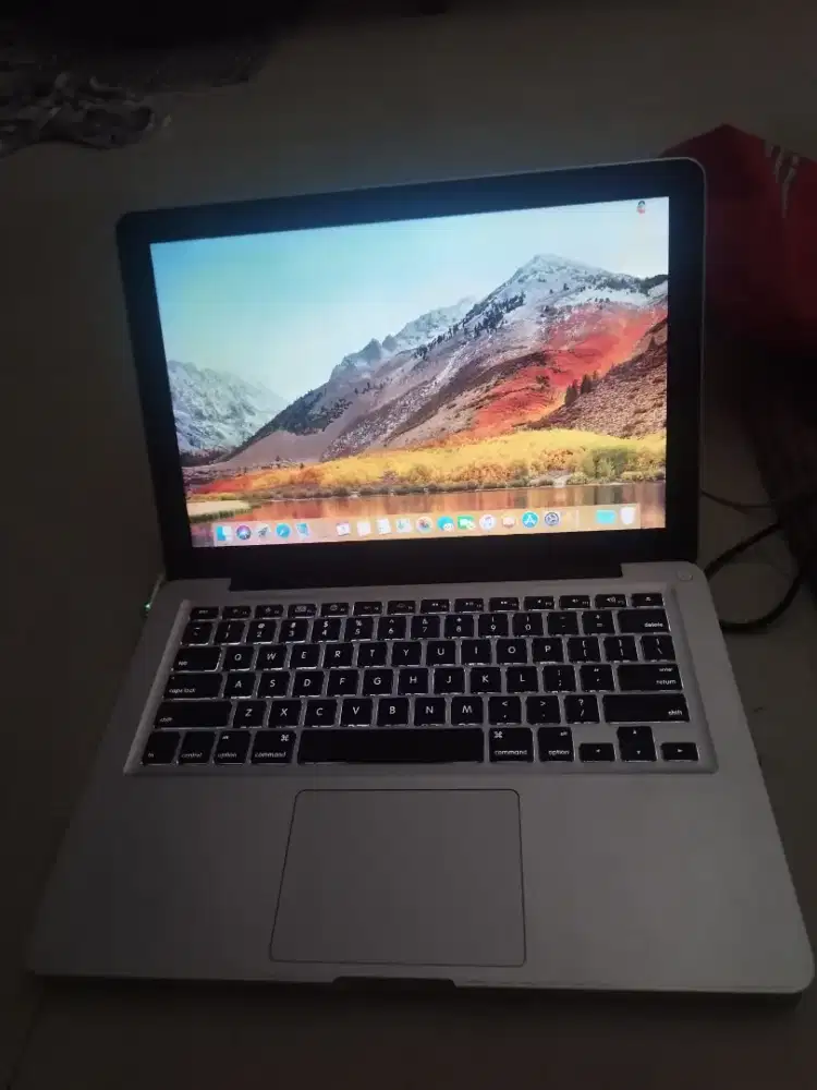 macbook pro 2010 core 2 duo. minus lemot bgt