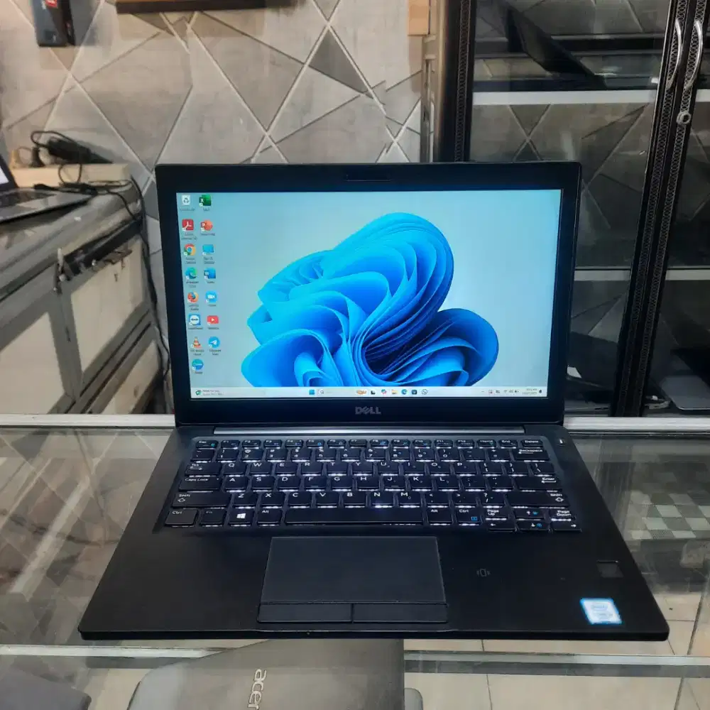 Dell Latitude 7280, Core i5 gen 6, RAM 8GB, SSD 256GB, Layar 12,5 inch