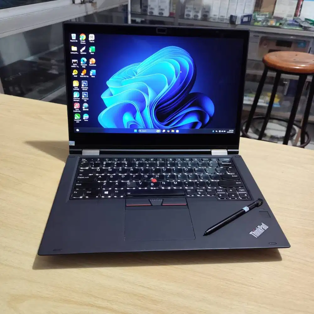 Laptop Lenovo Thinkpad Yoga X380 Intel Core i5 8th Flip Touchcsreen Pe