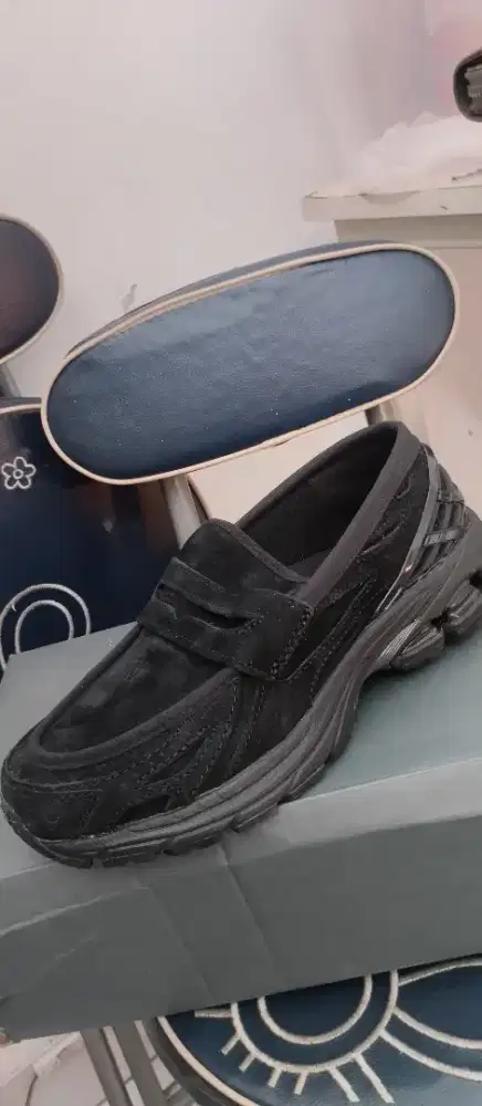 Sepatu NB 1906LNT Loafer Black Suede