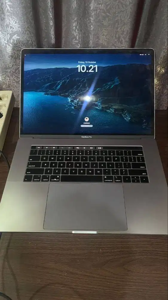 Macbook Pro 2018 15-inch 256/16 gb touch bar