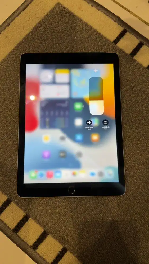 Dijual Ipad air 2 Grey 64GB Celuler wifi Resmi Ibox